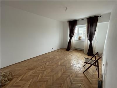 Apartament 3 camere decomandat zona Garii